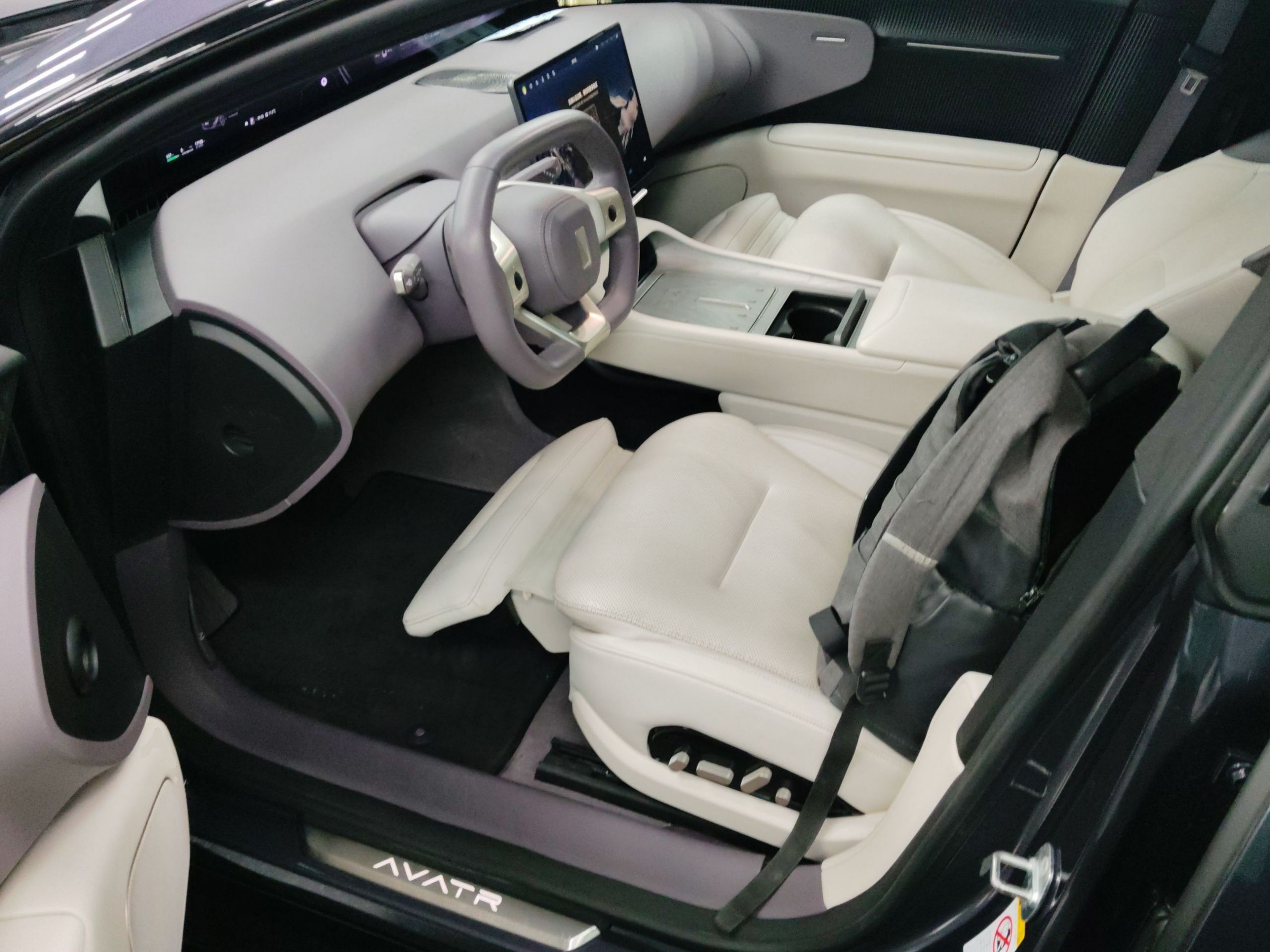 Переднее сиденье в автомобиле