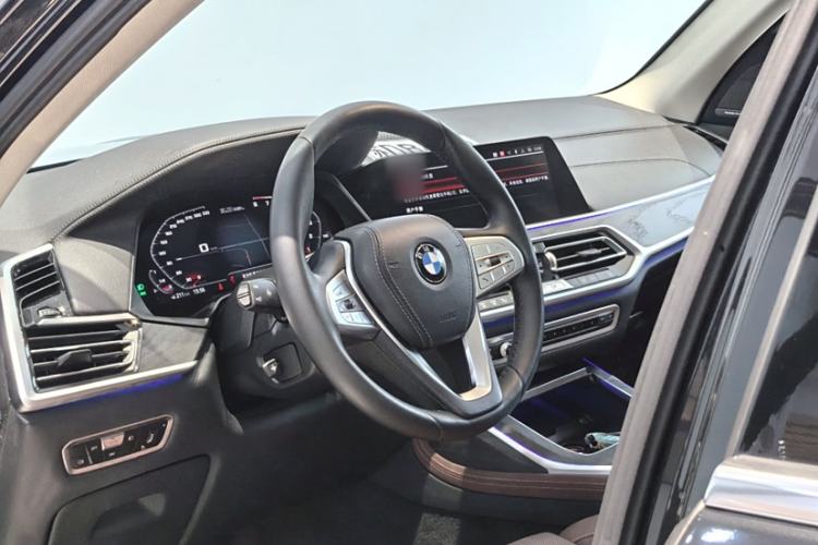 Used BMW X7 2022 xDrive40i Luxury Package with Leading Features
