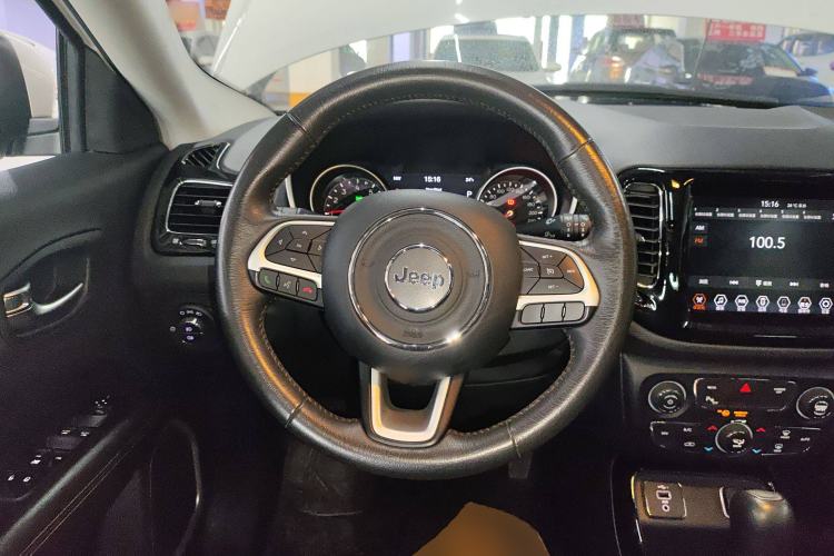 Used  Compass 2019 220T Automatic Family Edition
