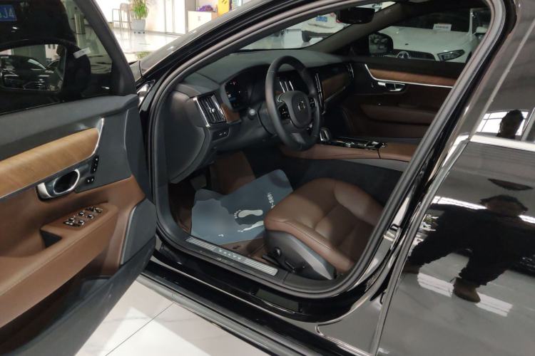 Used Volvo S90 New Energy 2024 Plug-in Hybrid Four-Wheel Drive Long-Range Zhiyi Luxury Edition
