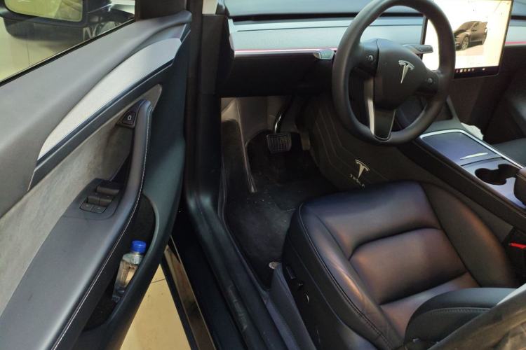 Used Tesla Model Y 2023 Rear-Wheel-Drive Version
