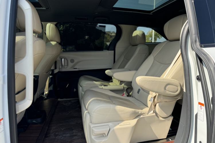 Used Toyota Granvia 2022 2.5L Hybrid Prestige Edition