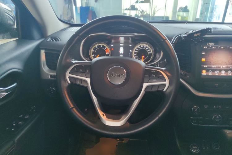 Used  Cherokee 2016 2.4L Professional Edition
