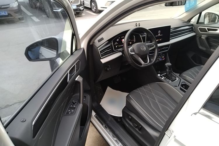 Used Volkswagen Tiguan L 2024 300TSI Automatic Two-Wheel Drive Smart Edition
