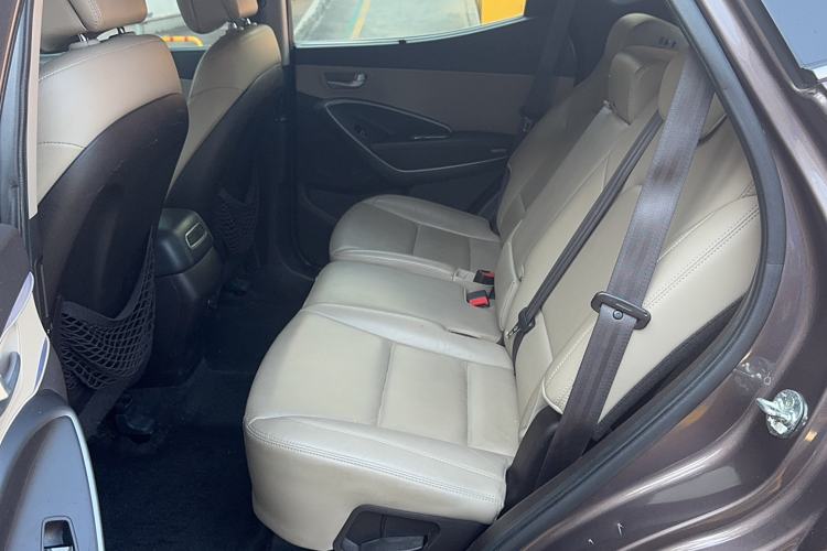 Used Hyundai Santa Fe 2015 2.0T Automatic Two-Wheel Drive Smart Version 5 Seats
