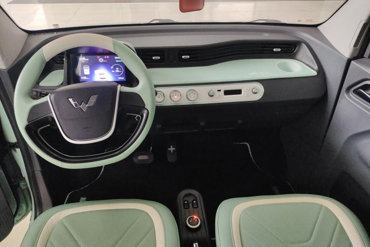 Used Wuling Hongguang MINIEV 2021 Macaron Sandwich Model 120 km Lithium Iron Phosphate