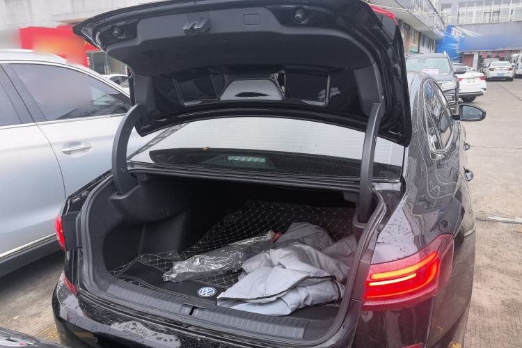 Used Volkswagen Passat 2022 330TSI Starry Luxury Edition – Exclusive Special Edition