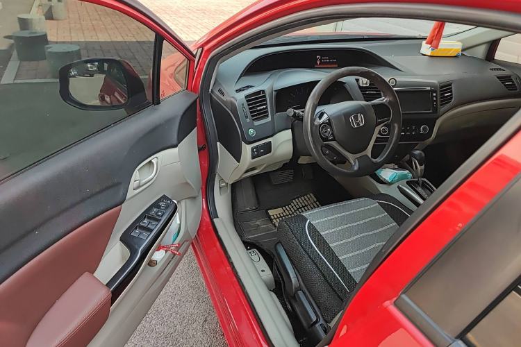 Used Honda Civic 2014 1.8L automatic comfort version
