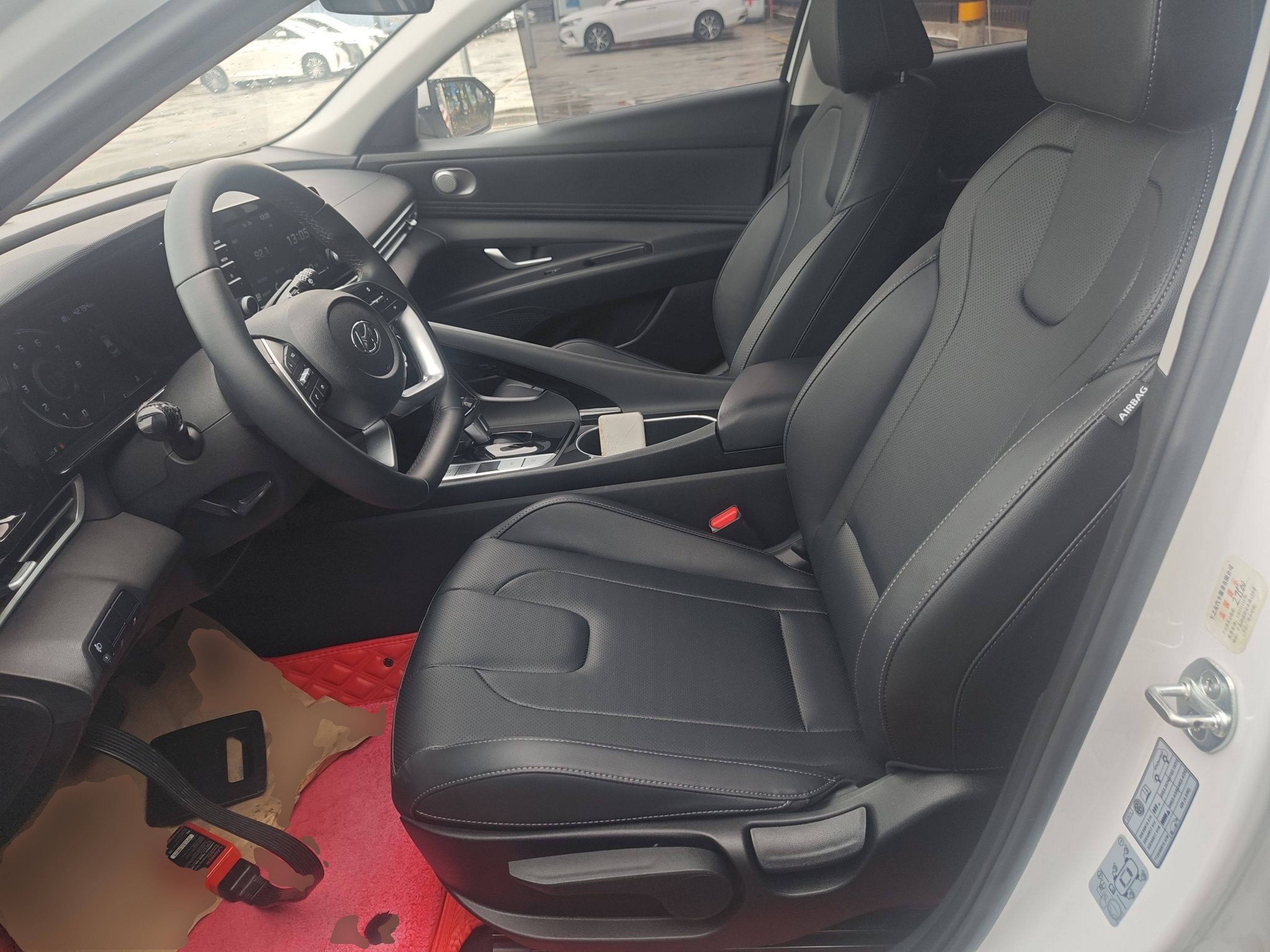 المقاعد الأمامية داخل السيارة