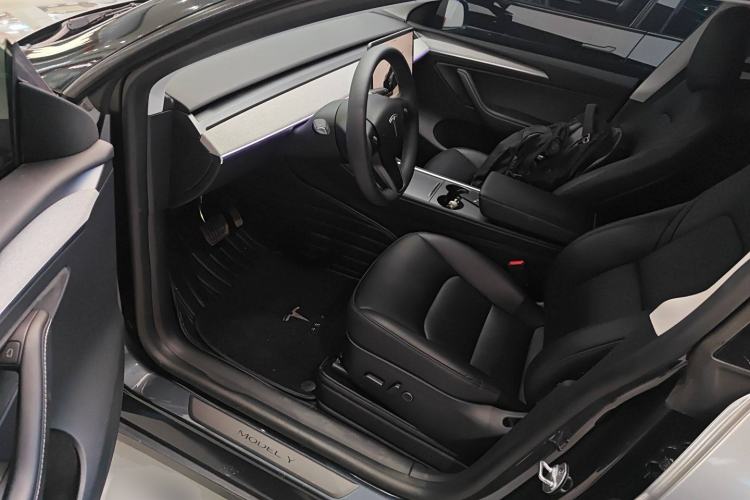 Used Tesla Model Y 2024 Long-Range All-Wheel-Drive Version
