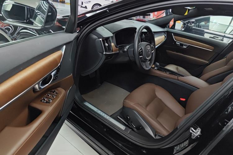 Used Volvo S90 2025 B5 Zhiyi Luxury Edition
