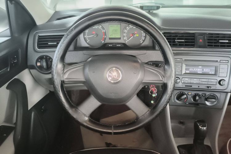 Used Skoda Rapid 2013 1.6L Automatic Smart Selection Model
