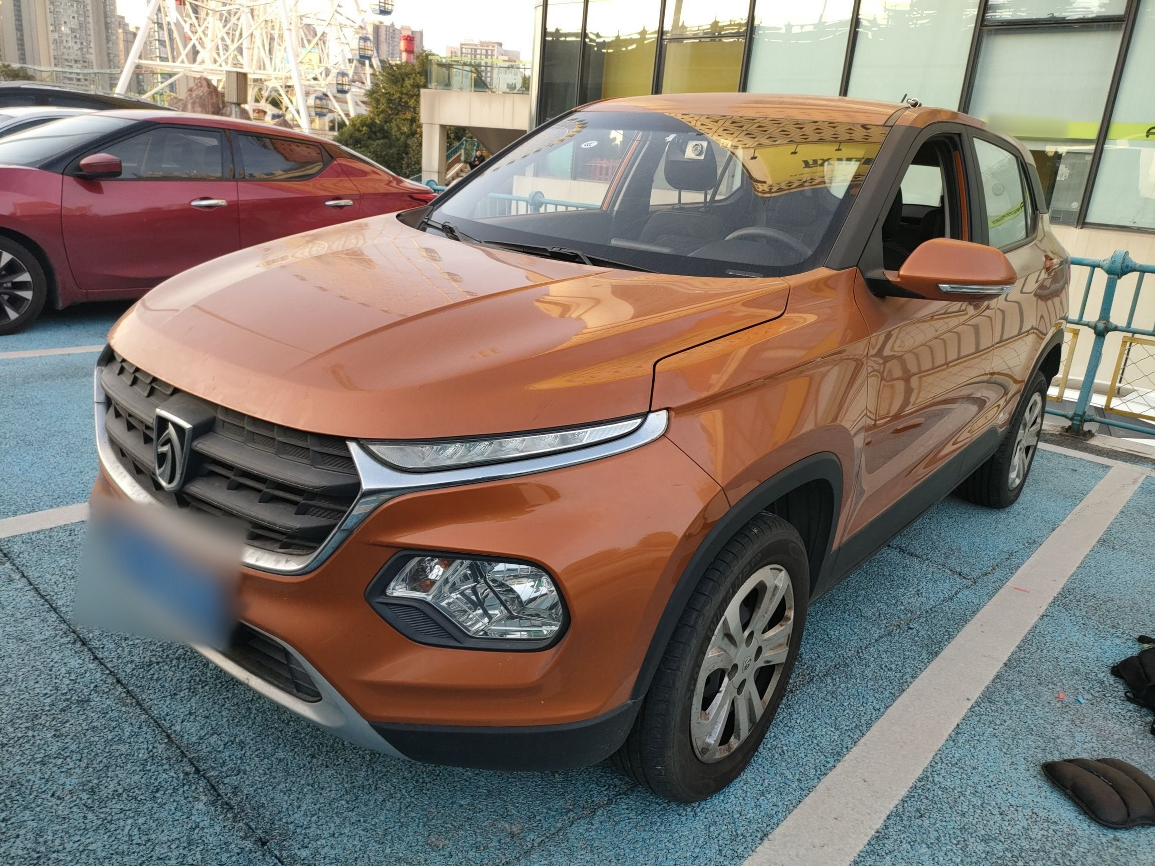 Под передней частью автомобиля