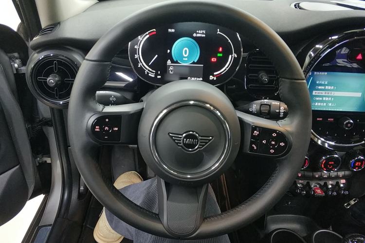 Used  MINI 2023 1.5T COOPER Artist Five-Door Edition
