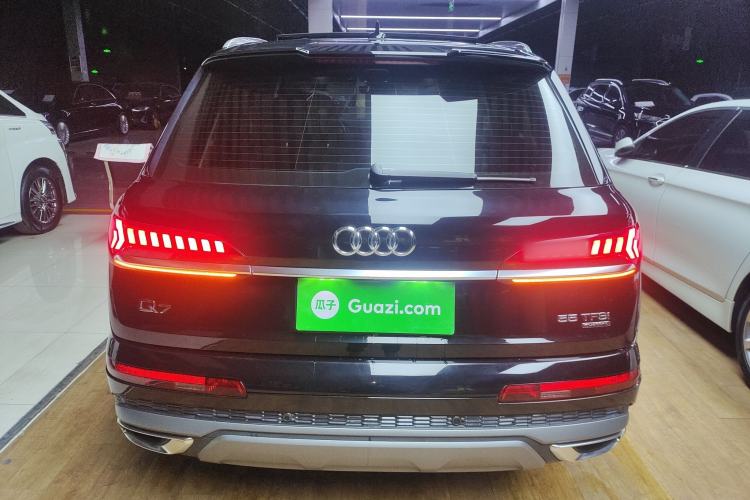 Used Audi Q7 2022 55 TFSI quattro S line Sport model
