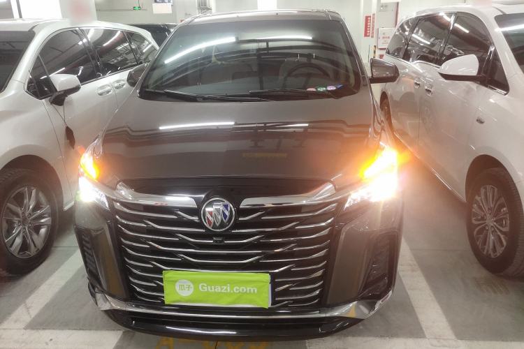 Used Buick GL8 2023 Facelifted Land Cruiser Executive Luxury Version
