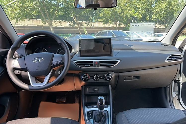 Used Hyundai Celesta Traveler 2018 1.6L Automatic Enjoyment Model China V Standard
