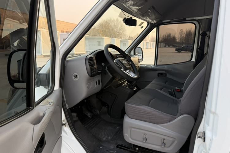 Used JMC Transit 2017 2.8T Commercial Version Short Wheelbase Mid-Roof 6/7/8-Seater JX493
