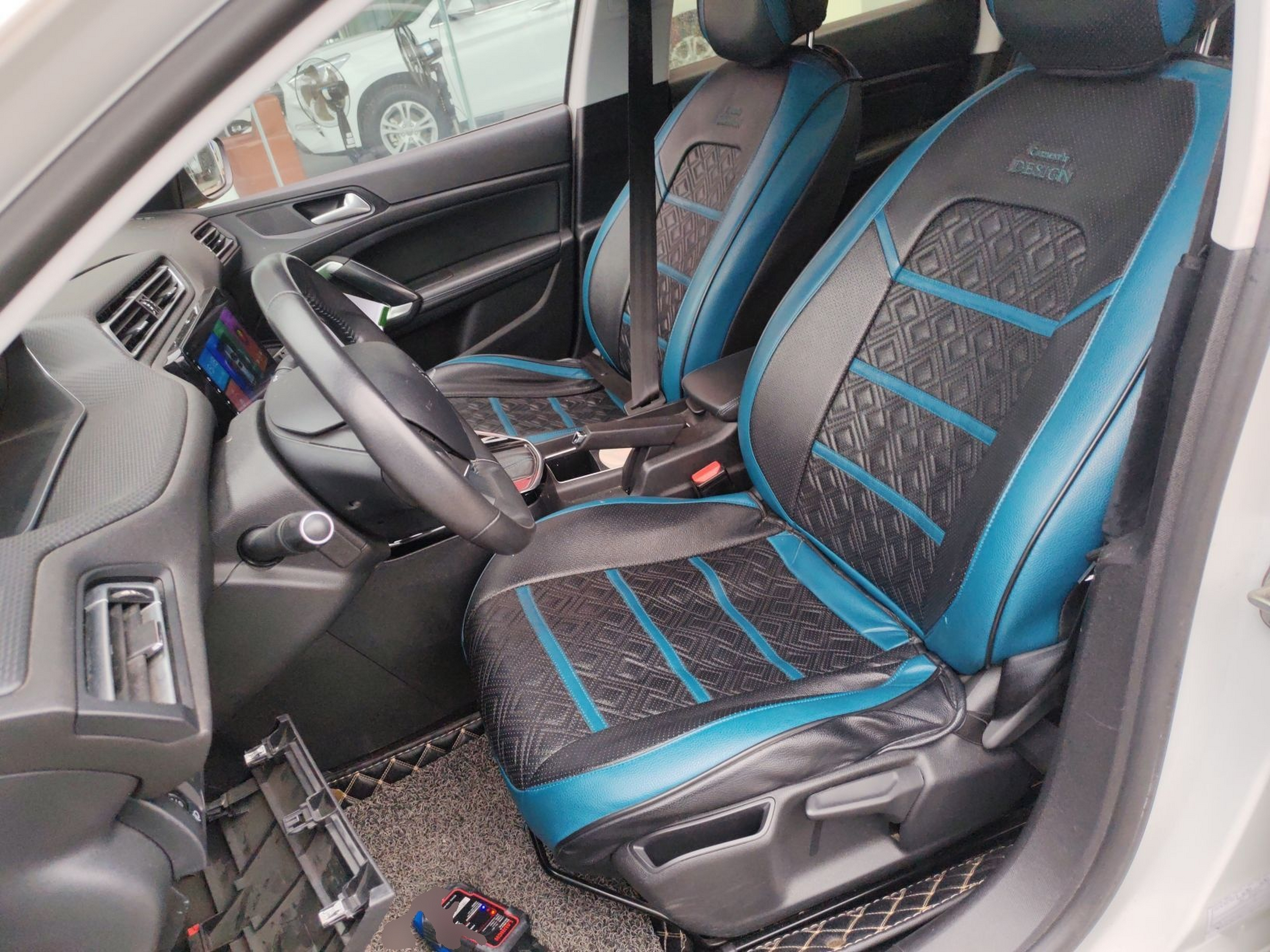 Переднее сиденье в автомобиле