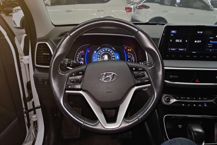Used Hyundai Tucson 2019 280TGDi Dual-Clutch Two-Wheel Drive Fashion Edition China VI Standard