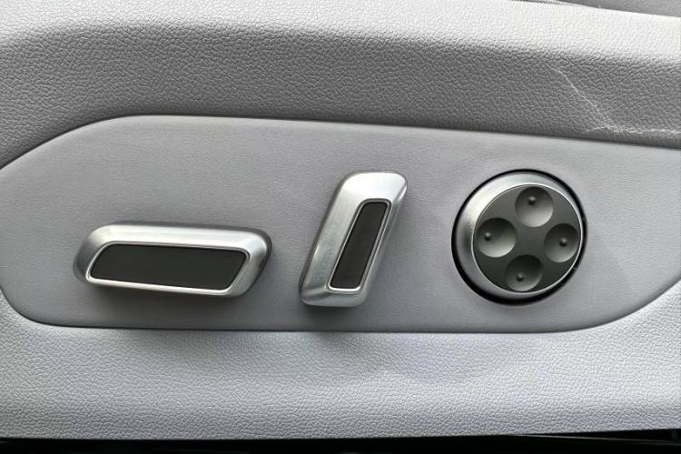 Used  eπ007 2024 Pure Electric 540 All-Wheel Drive Max Edition
