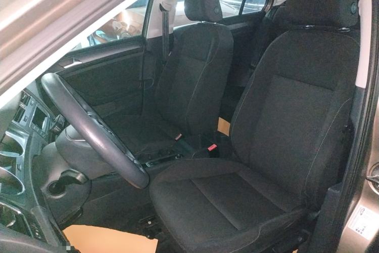 Used Volkswagen Golf 2016 1.6L Automatic Fashion Model
