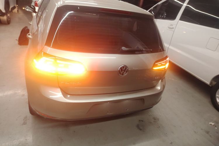 Used Volkswagen Golf 2017 1.6L Automatic Comfort Million-Vehicle Anniversary Edition
