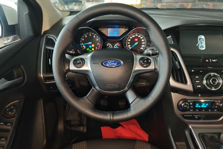 Used Ford Focus 2012 Sedan 1.6L Manual Fashion Edition
