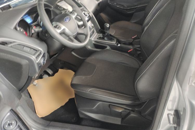 Used Ford Focus 2012 Sedan 1.6L Manual Fashion Edition
