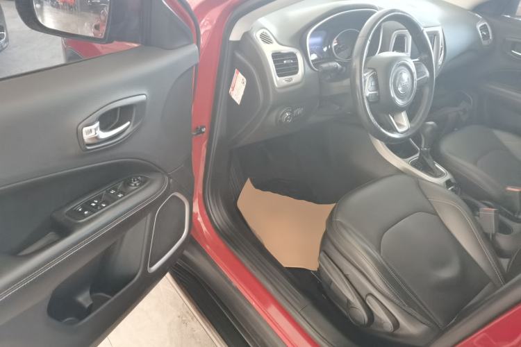 Used  Compass 2017 200T Automatic Family Edition
