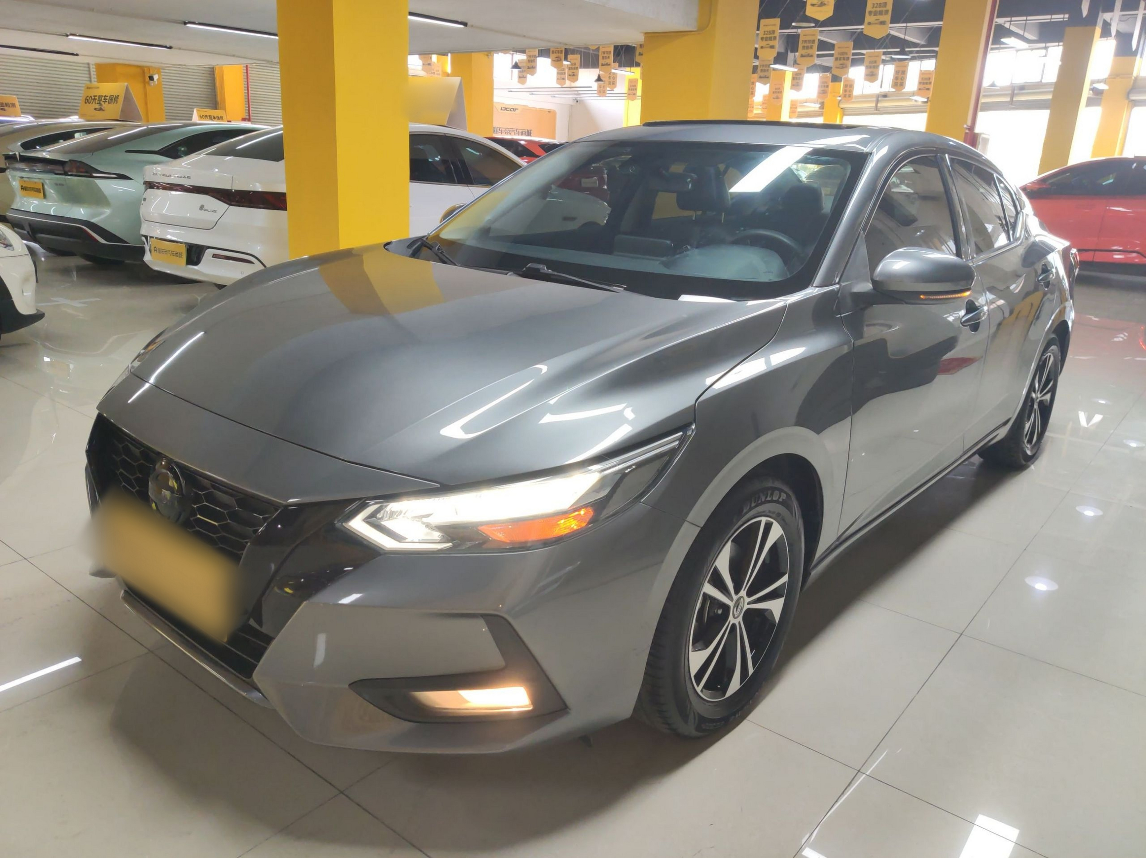 تحت مقدمة السيارة