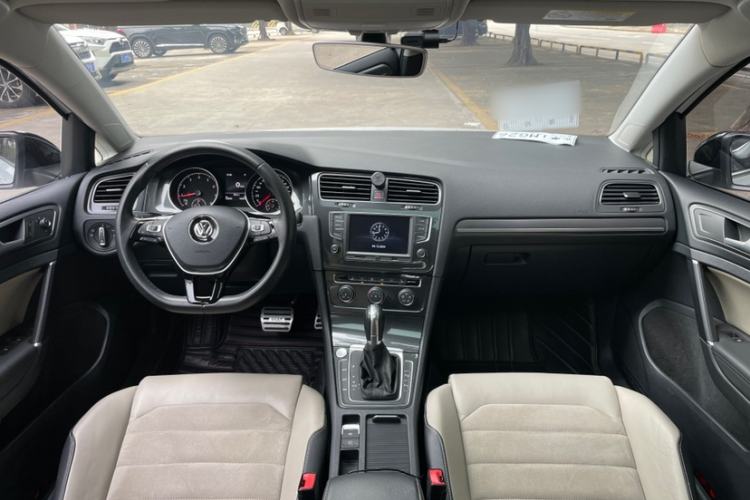 Used Volkswagen Golf 2017 230TSI Automatic Luxury Million-Vehicle Commemorative Edition
