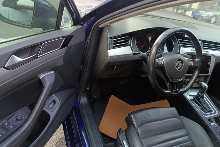 Used Volkswagen Variant 2018 380TSI Two-Wheel Drive Comfort Edition
