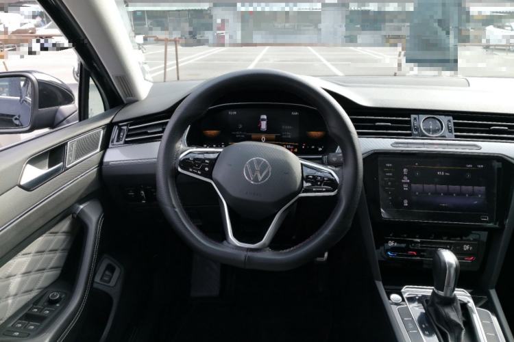 Used Volkswagen Magotan 2023 2 Million Units Limited Edition 330TSI DSG Leading Version
