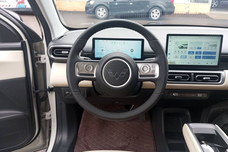 Used Wuling Bingo PLUS 2024 330 km Range Five-Seater Version
