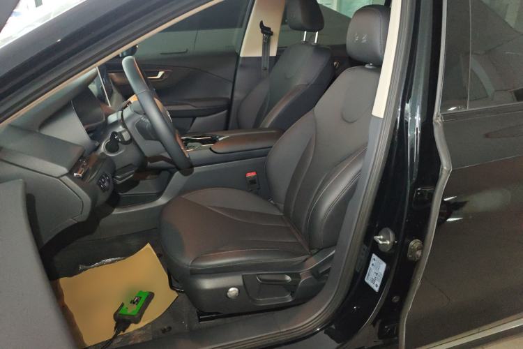 Used Hongqi E-QM5 2022 431 km Charge & Enjoy Edition
