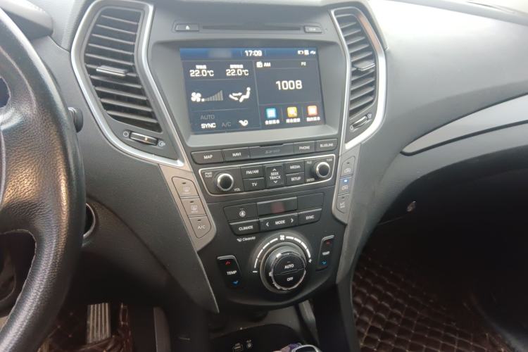 Used Hyundai Santa Fe 2017 2.0T Automatic Two-Wheel Drive Smart Version 7 Seats