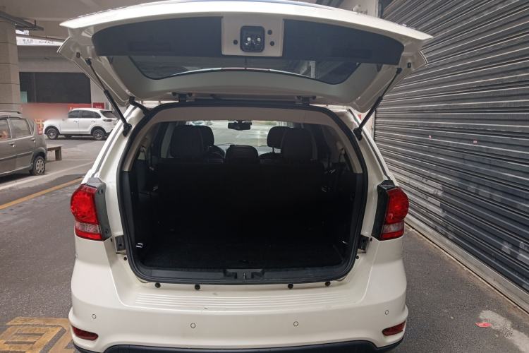 Used Dodge Journey 2013 2.4L Two-Wheel Drive Luxury Version
