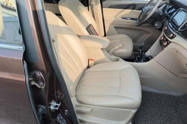 Used Baojun 730 2016 1.8L Manual Luxury Edition 7 Seats
