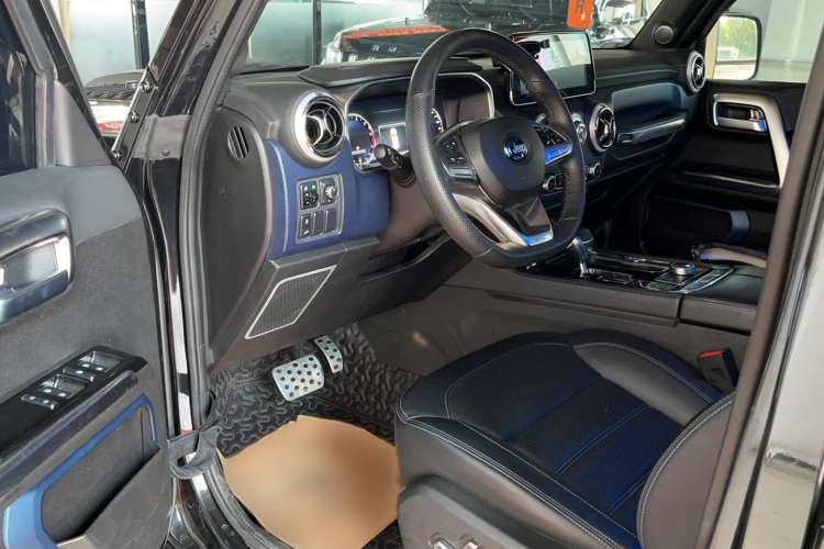 Used Beijing Auto BJ40 2018 PLUS 2.3T Automatic Four-Wheel Drive Flagship Version China V Emission Standard
