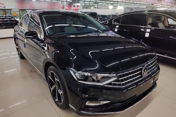 Used Volkswagen Magotan 2025 Zhongxiang Version 330TSI DSG Luxury Edition
