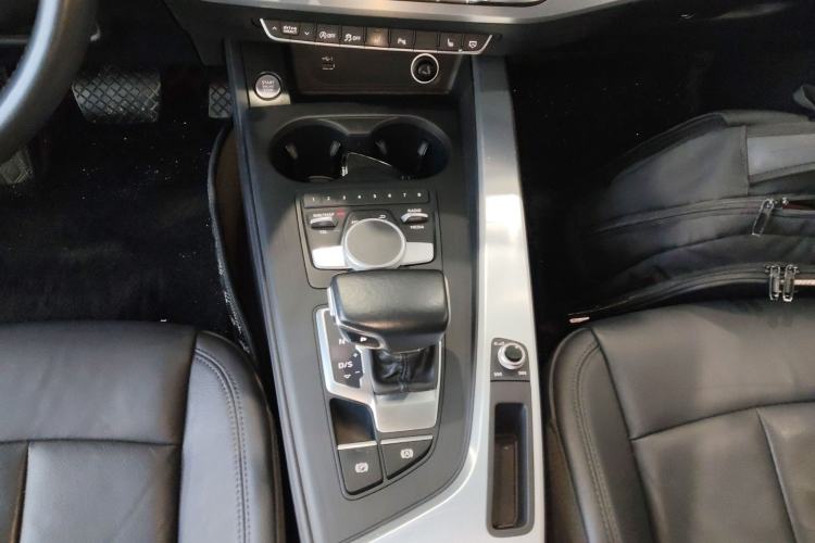 Used Audi A4L 2018 30th Anniversary Edition 40 TFSI Fashion Model
