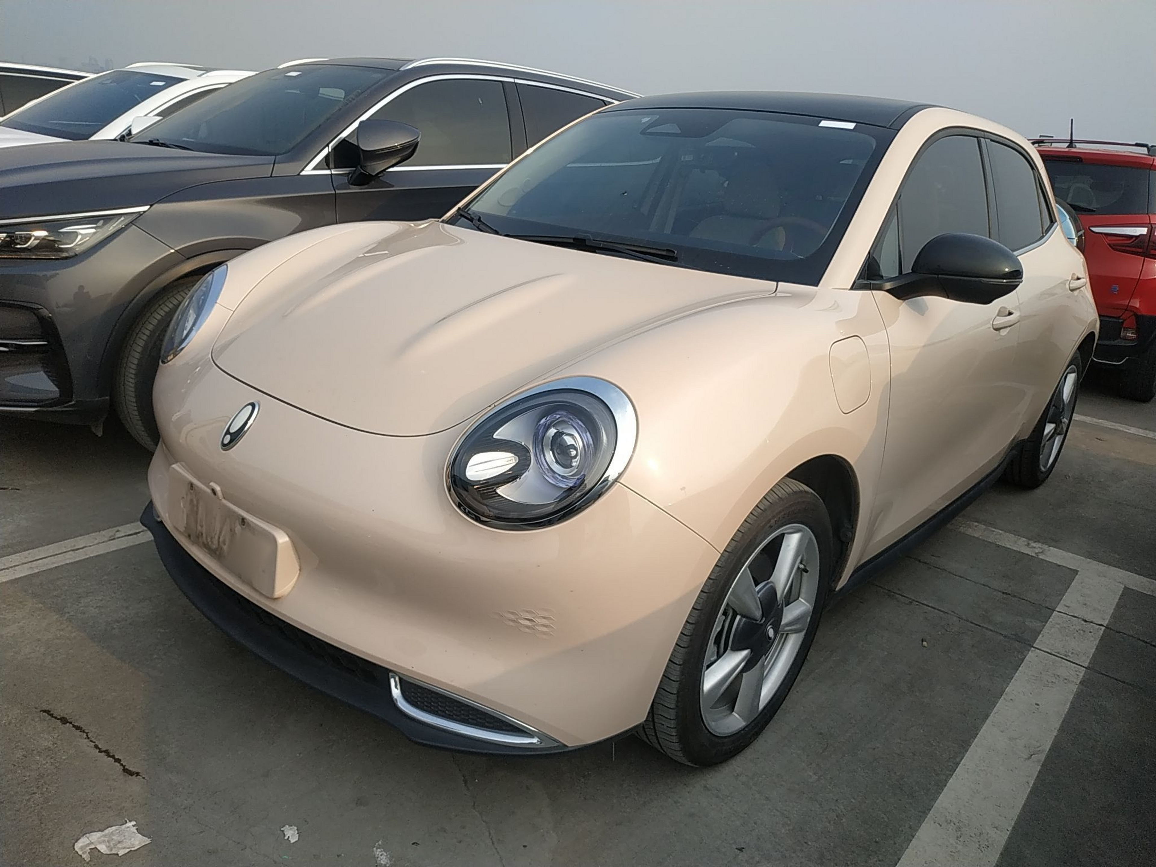 Под передней частью автомобиля