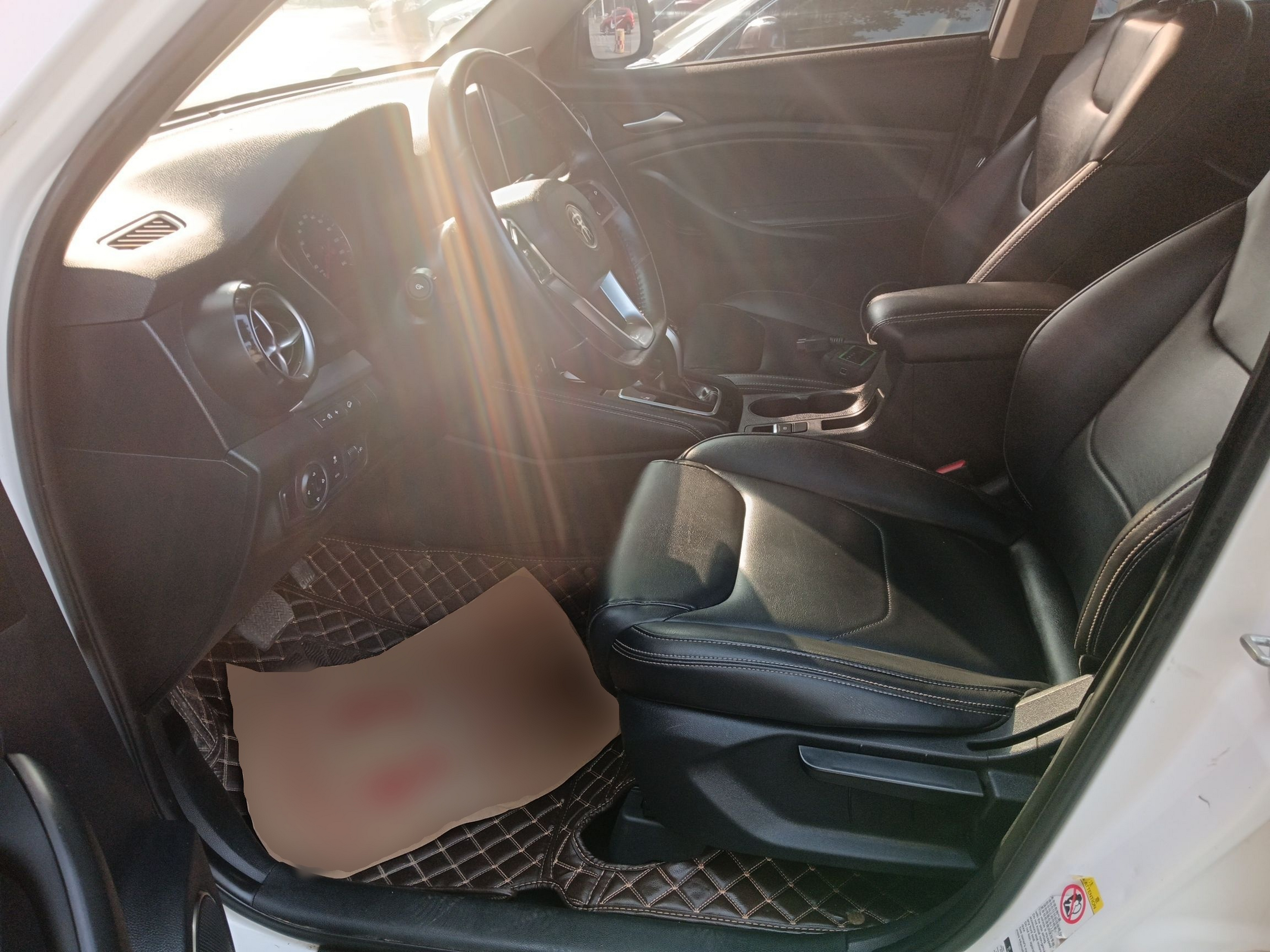 المقاعد الأمامية داخل السيارة