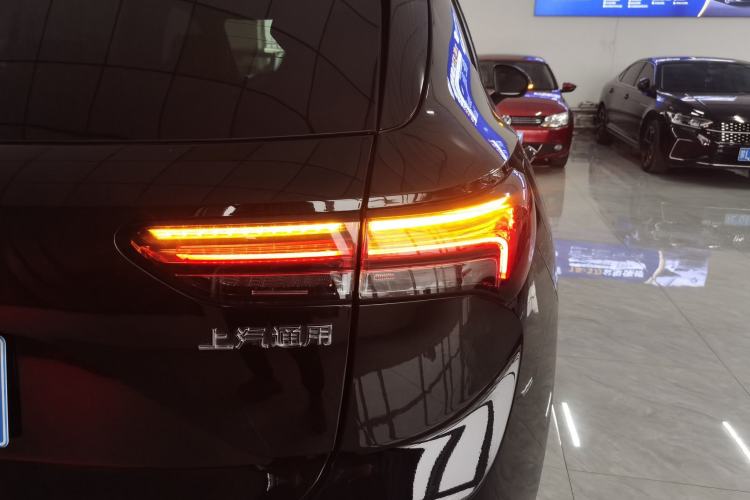 Used Buick Envision 2020 Encore S 652T Two-Wheel Drive Luxury Model
