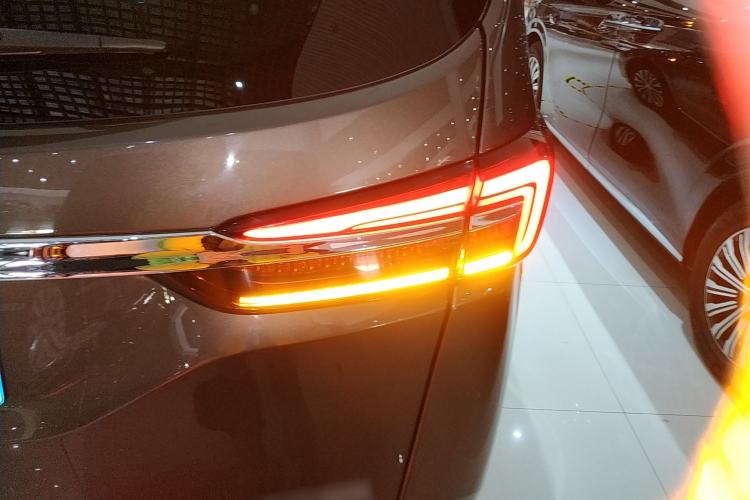 Used Buick GL8 2023 Land Executive Class Deluxe Model
