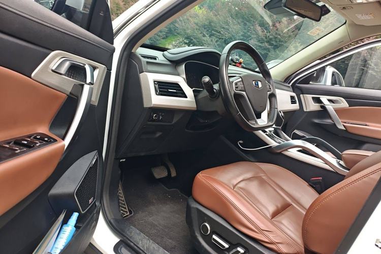 Used Geely Auto Emgrand X7 Sport 2018 1.8TD Automatic Two-Wheel Drive ZhiZun Model with 4G Connectivity
