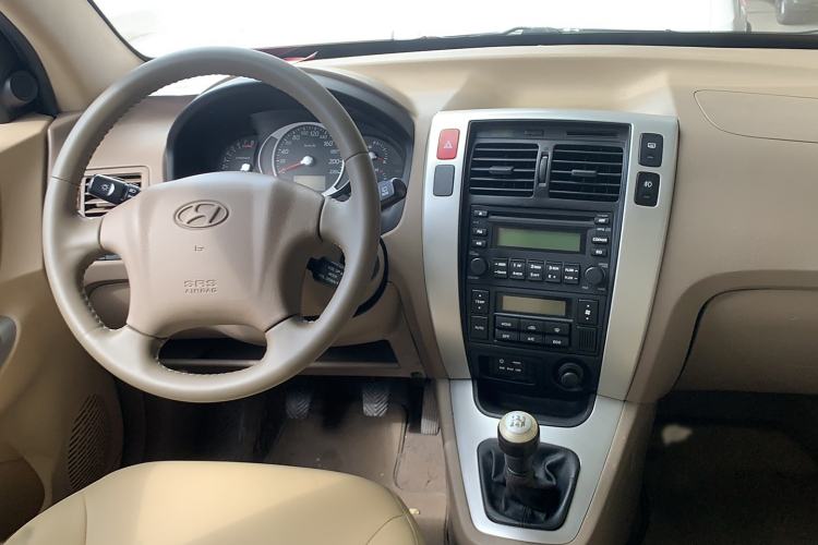 Used Hyundai Tucson 2013 2.0L Manual 4x4 Luxury Version
