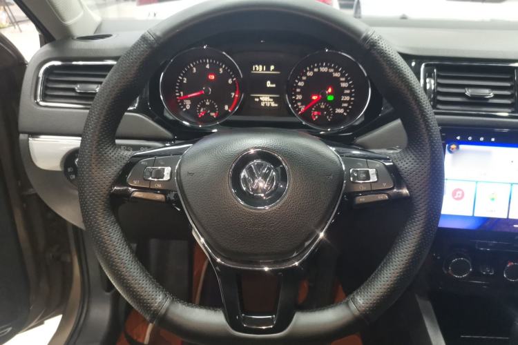 Used Volkswagen Sagitar 2017 230TSI Automatic Comfort Version
