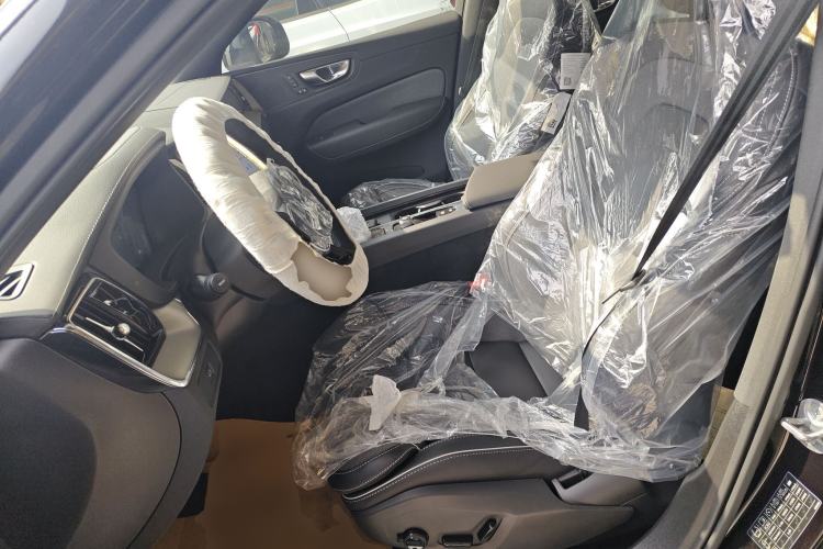 Used Volvo XC60 2025 B5 Four-Wheel Drive Smart & Advanced Midnight Black Edition
